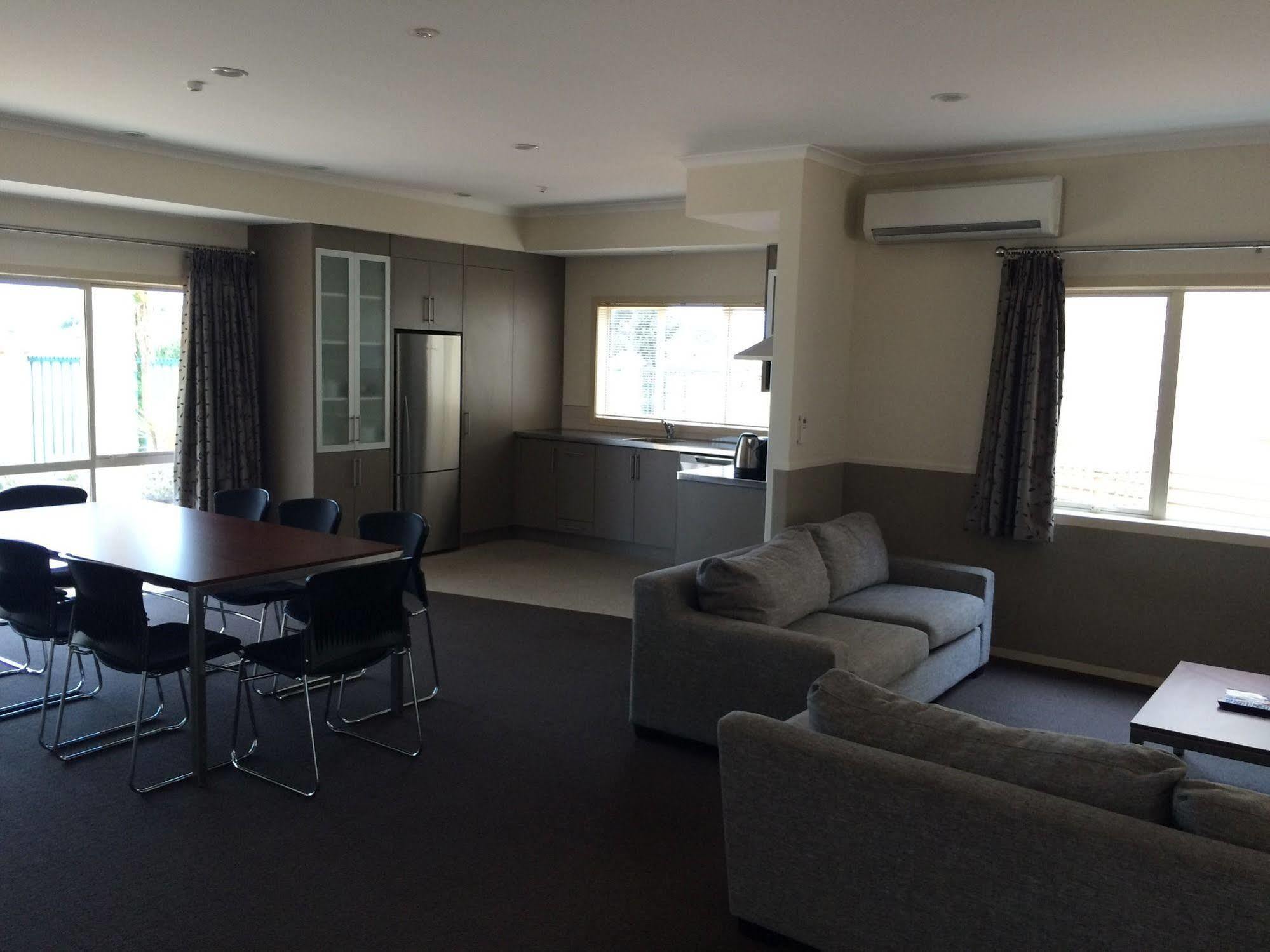 Bruce Pulman Lodge Papakura Exterior photo