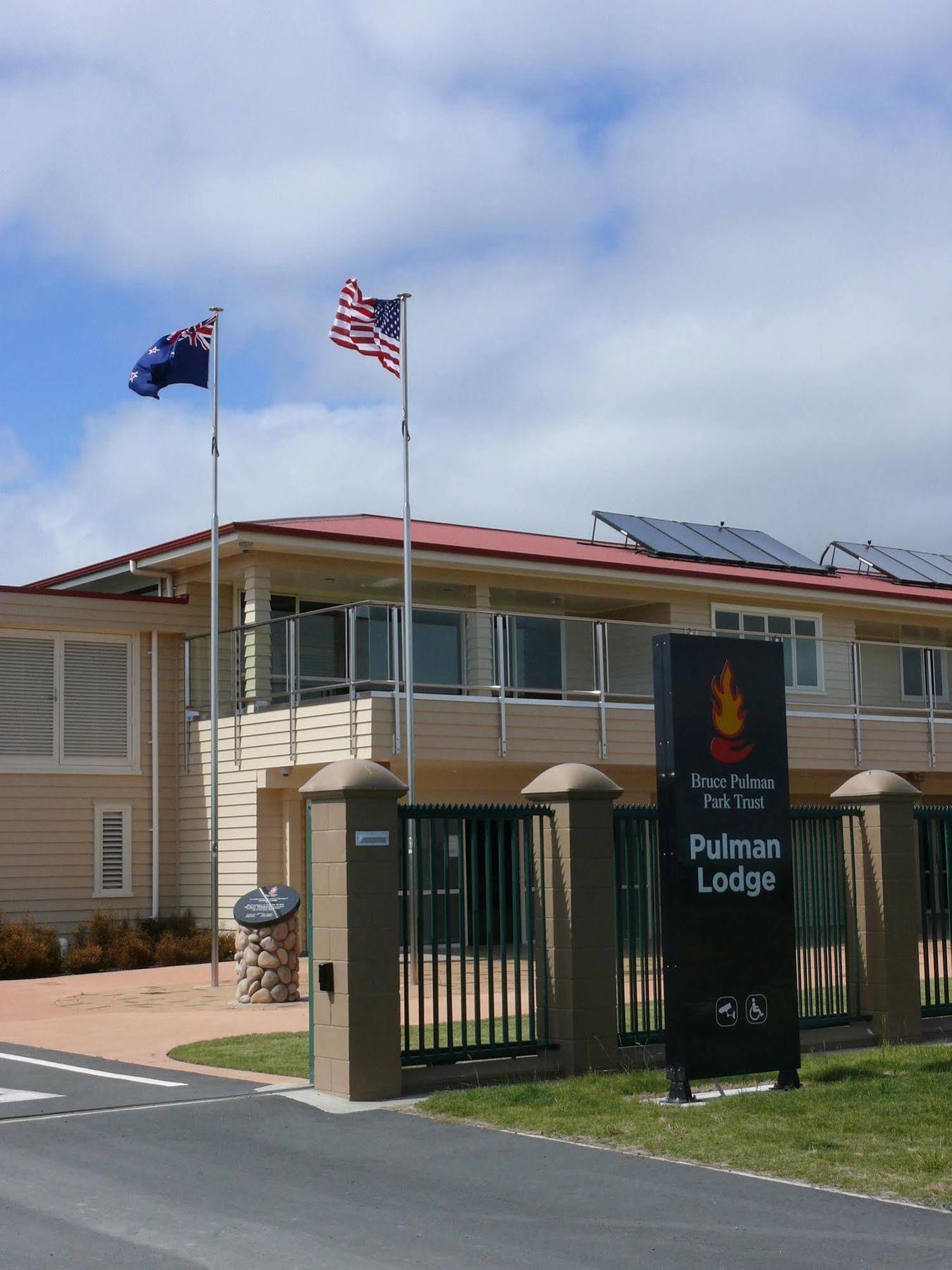Bruce Pulman Lodge Papakura Exterior photo